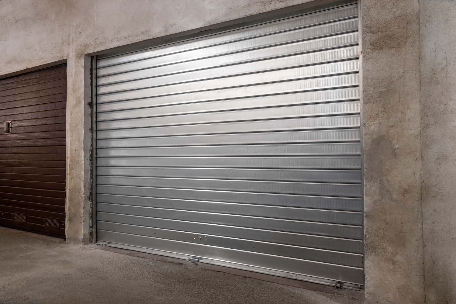 Garage con nuova serranda avvolgibile B.F.M.N.
